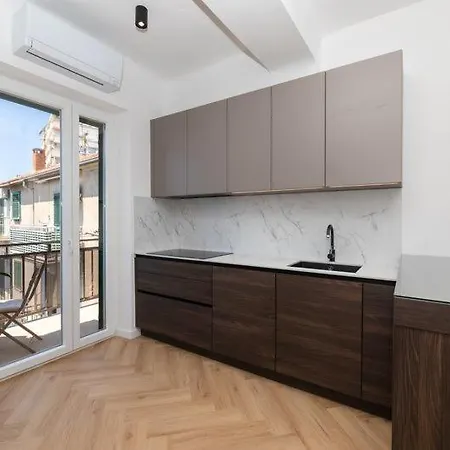 Apartman Sea & *